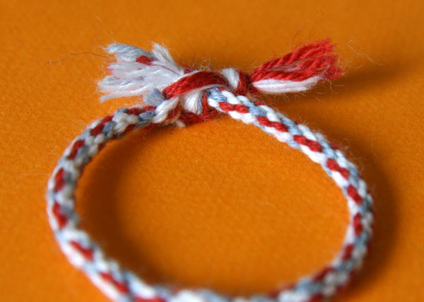 bracelet-tricot-fin-boucle