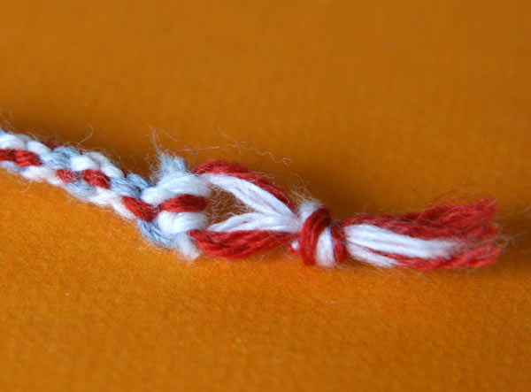bracelet-tricot-noeud-fin-boucle